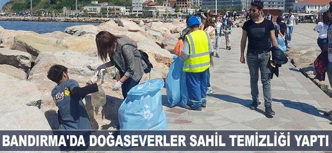 Bandırma'da doğaseverler sahil temizliği yaptı