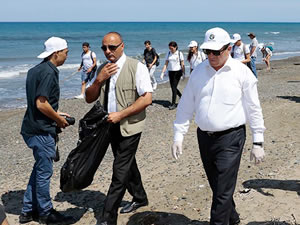‘Temiz Düşün’ projesi kapsamında Akdeniz'de sahil temizliği yapıldı