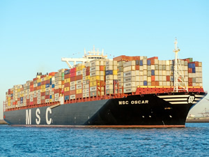 Dünyanın en büyük taşıma kapasiteli 6 konteyner gemisi, sahnede boy gösteriyor