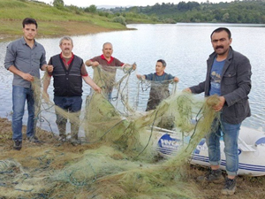 Ağlara takılan canlıları ekipler kurtardı