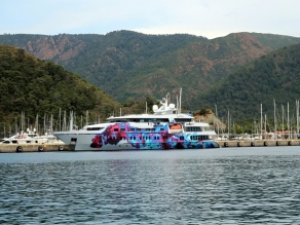 Süper Motor Yat "Saluzi" Marmaris Limanı'na yanaştı