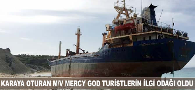 Çanakkale'de karaya oturan M/V Mercy God turistlerin ilgi odağı oldu