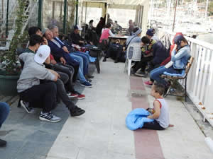 Çeşme'de yapılan operasyonlarda 116 kaçak göçmen yakalandı