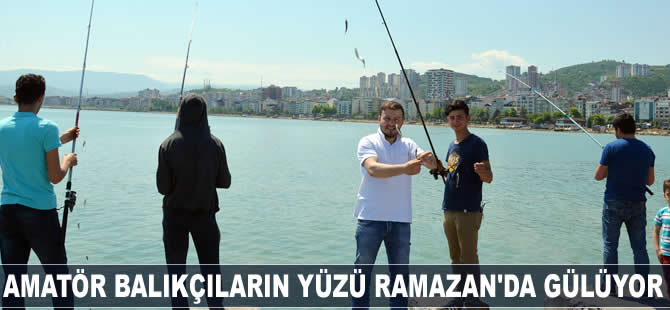 Ordu'nun Fatsa ilçesinde amatör balıkçıların yüzü Ramazan’da gülüyor