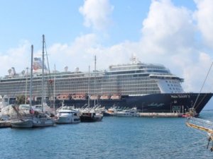 Turizmciler kruvaziyerde gözünü ABD'li turiste dikti