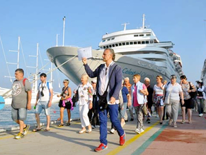 Kuşadası Ege Ports Limanı'na 3 kruvaziyer yanaştı