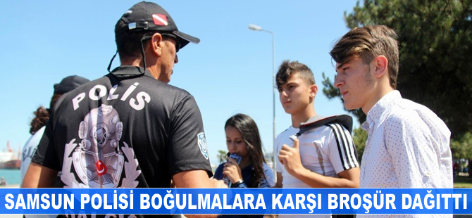 Samsun polisi denizde boğulmalara karşı Türkçe ve Arapça  broşür dağıttı