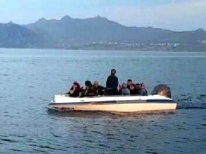 Sahil Güvenlik denizde mahsur kalan mültecileri kurtardı