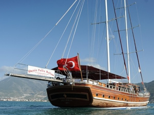 Deniz Felix Balina isimli Türk bayraklı gulet, Rodos Limanı'nda tutuklandı