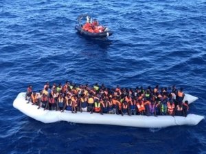 Akdeniz'de 126 göçmeni taşıyan bot kayıp