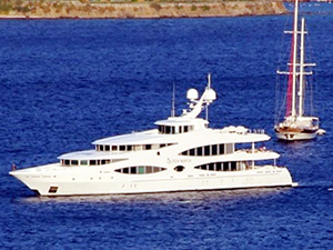 Arap milyarder yüzen sarayı ile Bodrum’a geldi