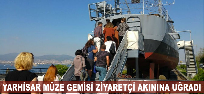 Yarhisar Müze Gemisi ziyaretçi akınına uğradı