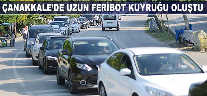 Çanakkale iskelelerinde feribot kuyruğu oluştu