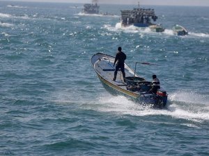 İsrail Gazze'de balık avlama mesafesini düşürdü