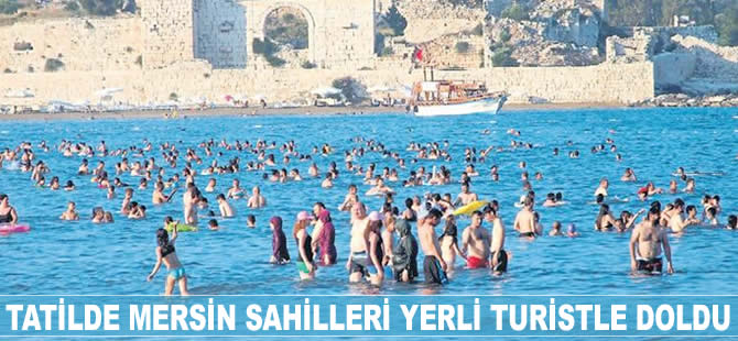 Tatilde Mersin sahilleri yerli turistle doldu