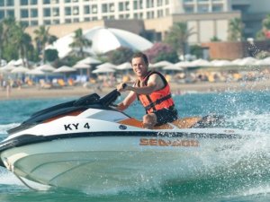 Usta raket tenisçiler denizde hünerlerini sergiledi