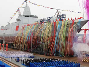 Çin'in yeni nesil destroyeri suya indirildi