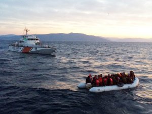 İzmir Sahil Güvenlik 67 göçmen yakaladı