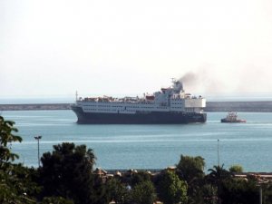 Kötü koku yayan gemi Samsun'dan ayrıldı