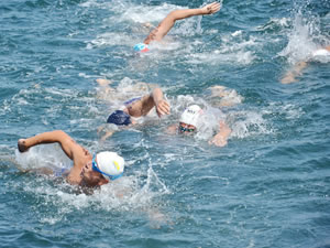 Denizcilik Bayramı Foça'da Yüzme Şampiyonası ile kutlandı