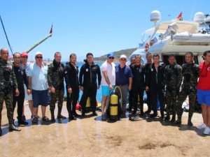 Datça Limanı'nda dalış ekibi deniz temizliği yaptı