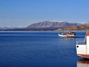 Karakaya Baraj Gölü'nde tekne turları başlıyor
