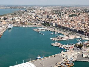 İtalya'nın "Limanları kapatırız" restine yanıt geldi