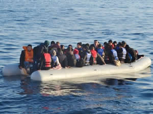 İspanya sahillerine 323 Afrikalı göçmen ulaştı