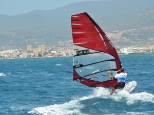 Sörf rüzgarı bu hafta Dikili'de esecek