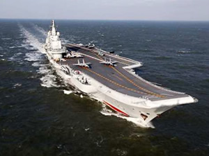Çin'in uçak gemisi "Liaoning" Tayvan'ı teyakkuza geçirdi