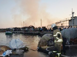 Balıkçı barınağında çıkan yangın söndürüldü