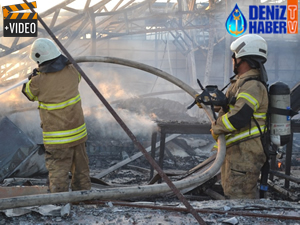 İzmir'de balıkçı barınağında yangın çıktı