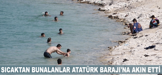 Sıcaktan bunalanlar Atatürk Barajı'na akın etti