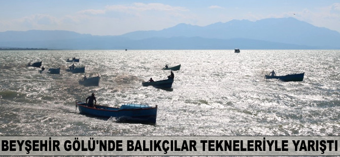 Beyşehir Gölü’nde balıkçılar tekneleriyle yarıştı