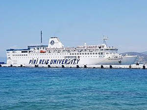Piri Reis Üniversitesi Eğitim ve Staj Gemisi Kuşadası Limanı'nda