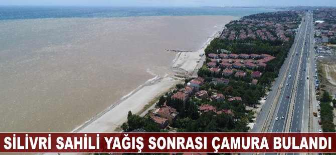 Silivri sahili yağış sonrası çamura bulandı