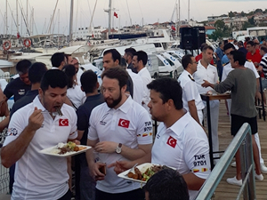 Teos Marina’da yarışmacılar kupalarını aldı