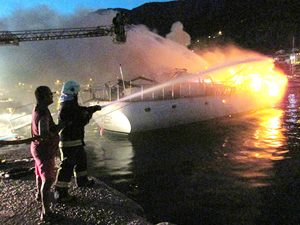 Kaş Yat Limanı'nda 'Hermes' adlı lüks teknede yangın çıktı