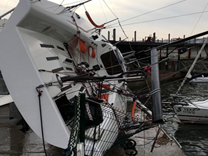İstanbul'da şiddetli sağanak yağış, tekneleri batırırken, hayatı felç etti