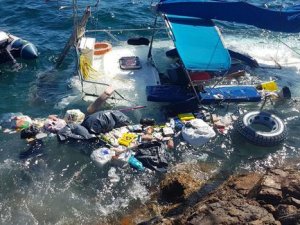 Yunanistan'a geçmeye çalışan 39 mülteciyi taşıyan yat battı