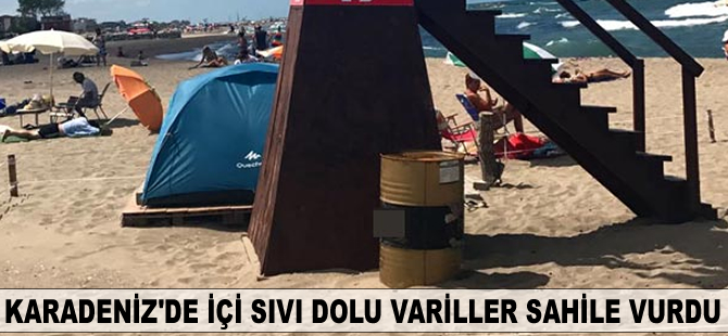Karadeniz’de içi sıvı dolu variller sahile vurdu