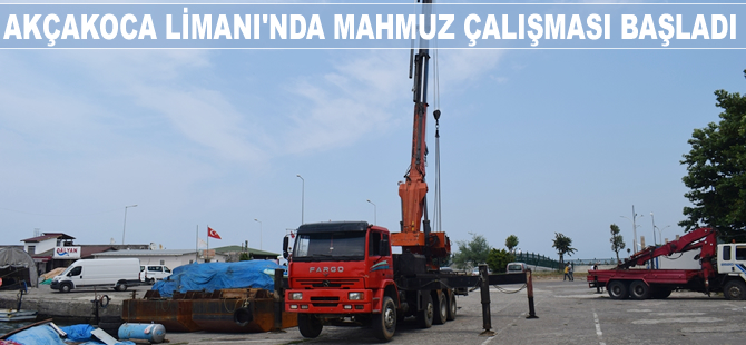 Akçakoca Limanı'nda mahmuz çalışması başladı