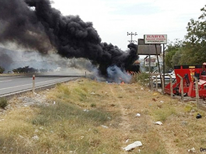 Milas'ta otluk alanda başlayan yangın teknelere sıçradı