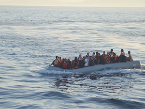 İzmir'de Sahil Güvenlik 100 göçmen yakaladı