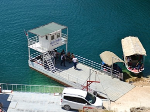 Fırat Nehri üzerindeki tekne ulaşımı tasarruf sağlıyor