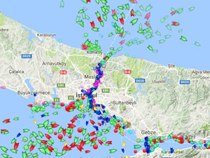 İstanbul Boğazı'nın Kuzey ve Güneyi'nde 297 gemi geçiş için bekliyor