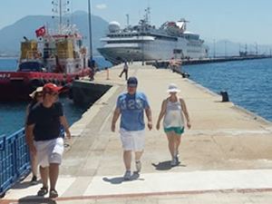 M/S Med Queen 9. kez Alanya Limanı'na demirledi