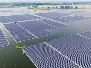 Dünyanın en büyük yüzer güneş santrali Çin'de hizmete girdi