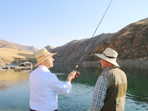 Çetin Oktay Kaldırım, alabalık işletmelerini yerinde inceledi
