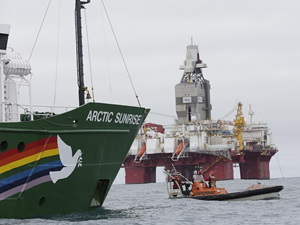 Norveçliler, Greenpeace gemisini seferden men etti